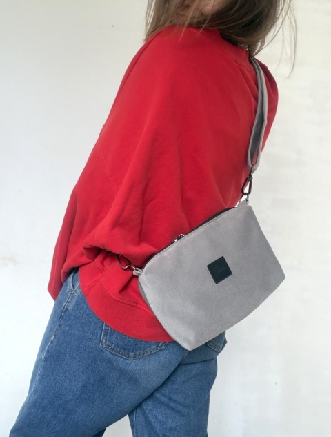 Torebka damska crossbody damska w kolorze srebrnym, szarym z weluru