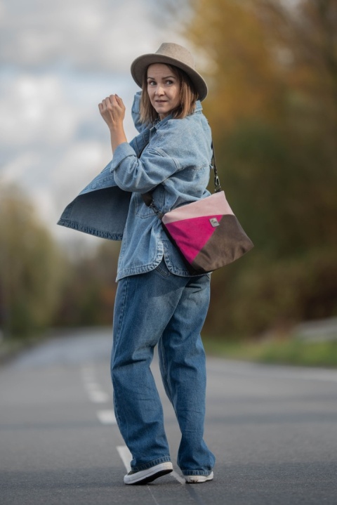 Torebka listonoszka malinowa czekolada midi