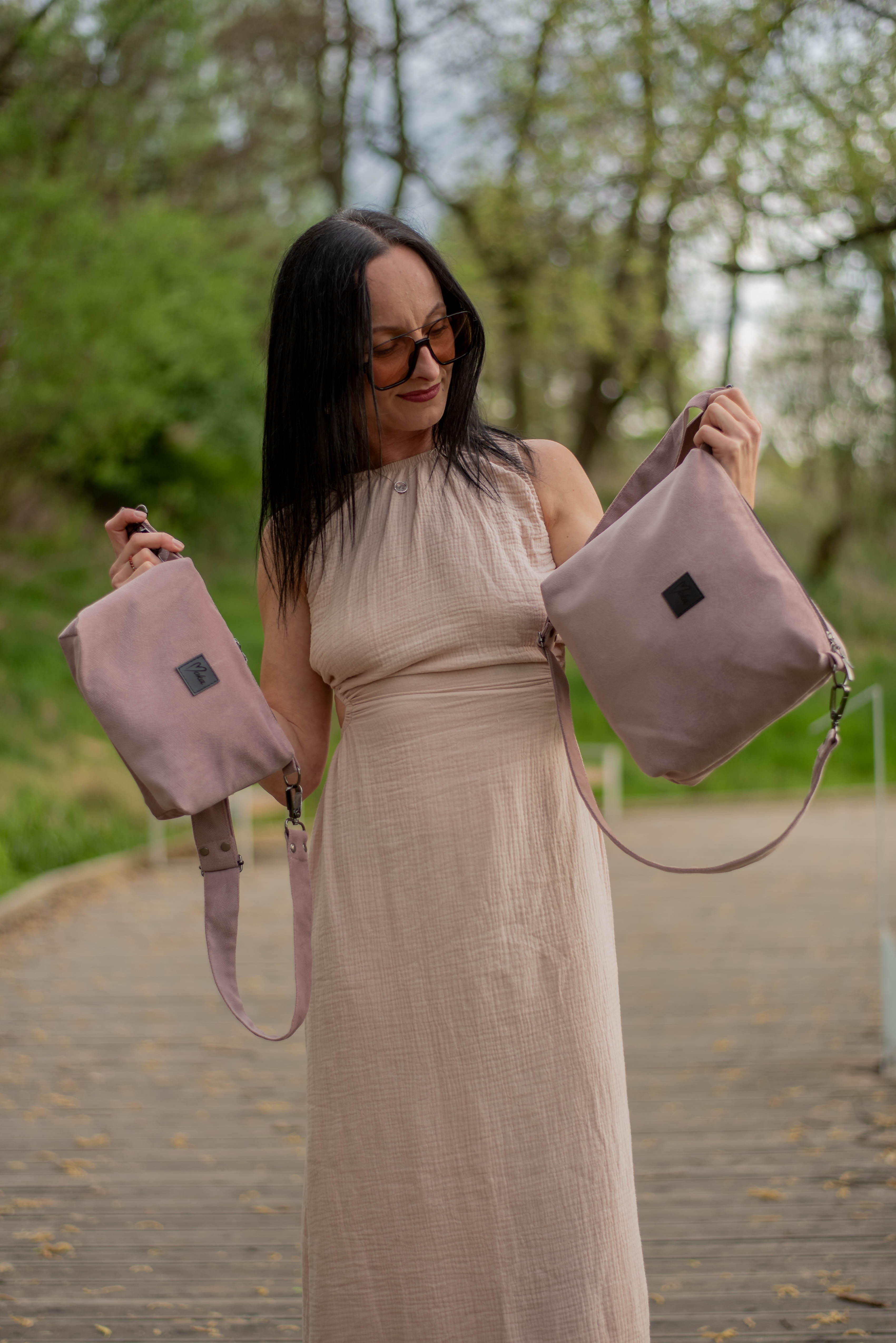Torebka listonoszka crossbody – dlaczego to idealna alternatywa dla nerki? Przewodnik po rozmiarach i stylach